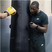 Coach de boxe anglaise ( boxeur encore en activité) boxeur professionnel